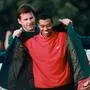 Tiger Woods gewann im April 1997 das Masters in Augusta und bekam von Nick Faldo das Grüne Jackett überreicht 