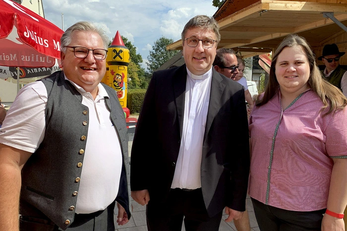 Festobmann Hubert Soboth begrüßte dabei Bürgermeisterin Andrea Kohl und Pfarrer Maciej Trawka.