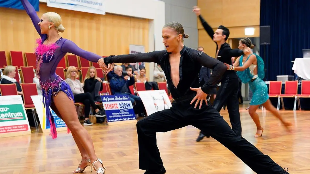 Sieger der S-Klasse Maximilian Wiesenhofer und Melanie Göttfried von TSC Best Dance Graz
