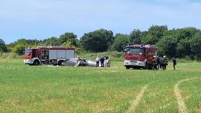 Das Kleinflugzeug ist etwa einen Kilometer südwestlich des Sportflugplatzes Medulin abgestürzt