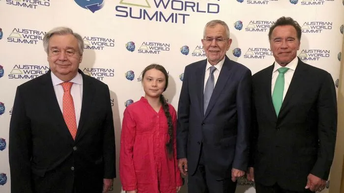 Zur Eröffnung des Klimagipfels "R20 Austrian World Summit" in Wien appellierten Gastgeber Arnold Schwarzenegger (von links nach rechts), Bundespräsident Alexander Van der Bellen, Klimaaktivistin Greta Thunberg und UNO-Generalsekretär Antonio Guterres endlich aktiv gegen die Klimakrise zu handeln.