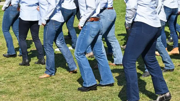 Sie wollten schon immer einmal Line-Dance lernen? Bald gibt es an der VHS Voitsberg gleich mehrere Kurse dazu
