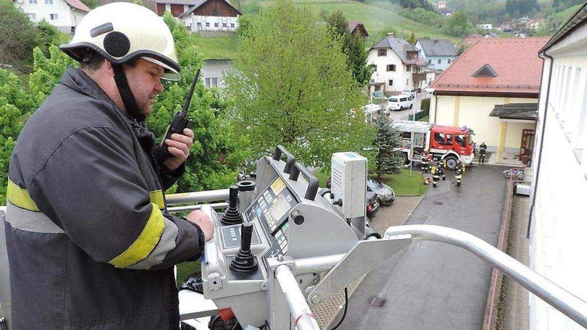 Die Volksschule St. Johann diente als Übungsobjekt für drei Feuerwehren