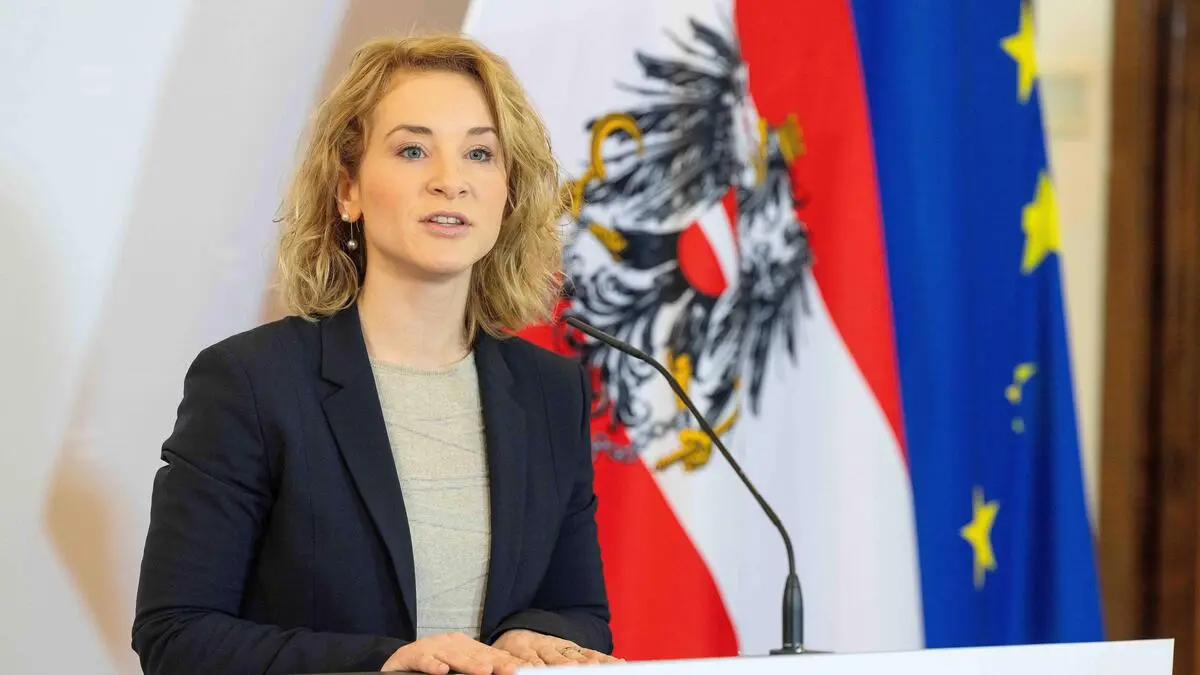 Eva-Maria Holzleitner