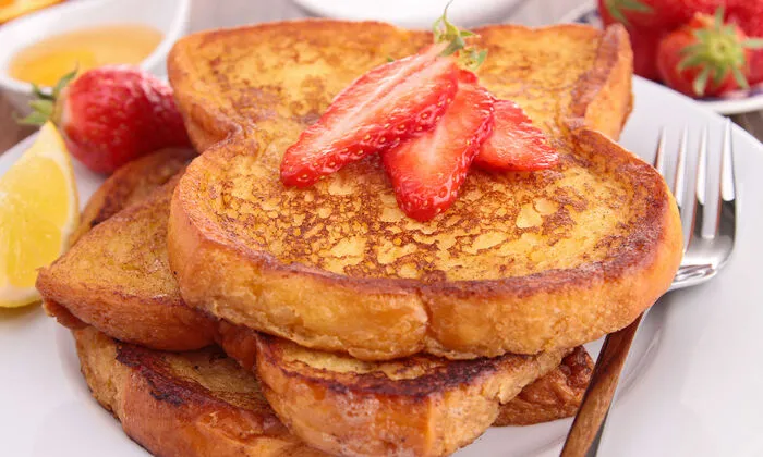 French Toast mit frischen Erdbeeren ist einfach nur großartig.