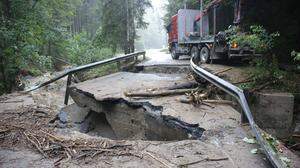 2015 wurde eine Brücke in Kamp vom Unwetter weggerissen 