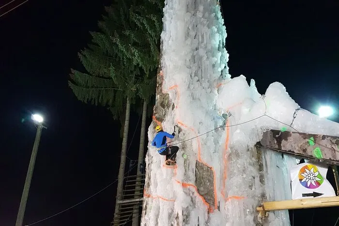 Am sogenannten Alpinen Marterpfahl - dem Eisturm - gaben die Wintersportler alles.