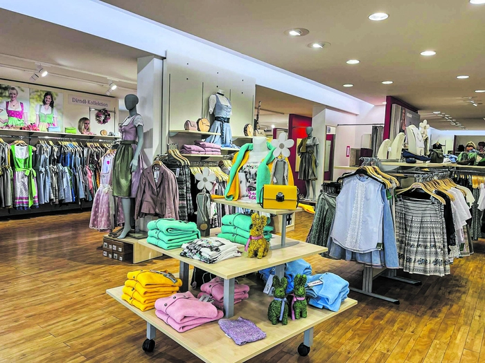 Im Trachtengeschäft in Studenzen gibt es eine große Auswahl an Damen-, Herren- und Kindertrachten