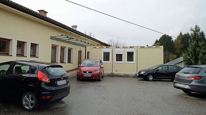 Beim Kindergarten St. Kanzian wurde ein Container aufgestellt