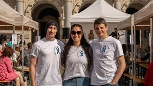 Ein Teil des „Solidarität für ME/CFS“-Teams: Markus Anko, Antonia Maria Gusenbauer, Thomas Wozonig. Ebenfalls zum Kernteam gehören: Carmen Rinnhofer und Larissa Türkis. Sie konnten aufgrund ihrer Erkrankung aber nicht vor Ort sein. 