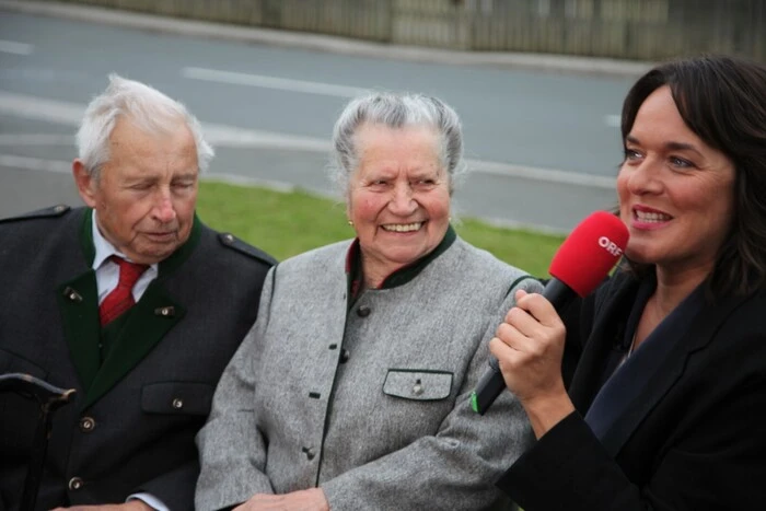 Maria und Johann Hartbauer, seit 72 Jahren verheiratet, erzählten über ihre Großfamilie mit 14 Kindern, 35 Enkeln und 33 Urenkeln.