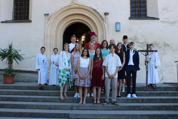Bereits um 9 Uhr trafen sich die Firmlinge vor der Stiftskirche Eberndorf.