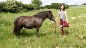 Janina Brunner-Walzl weiß, dass Pferde und Yoga beruhigend wirken