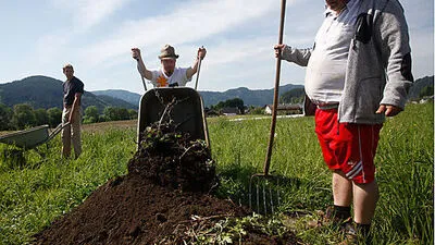 Auf dem Gartenhof in Waiern wird von den Bewohnern Gemüse auf Feldern angebaut