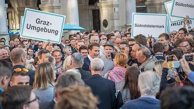 Bad in der Menge: Sebastian Kurz