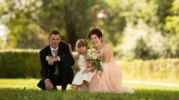Manfred Zmug und Daniela Weilguni mit Töchterchen Leonie