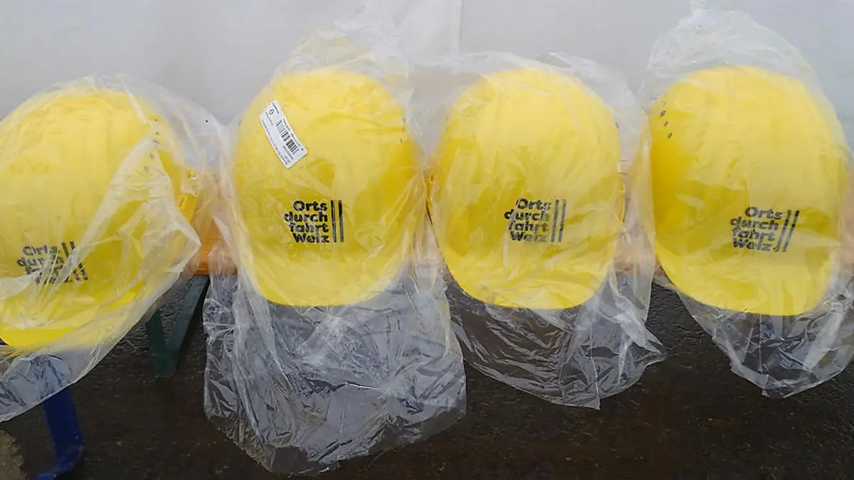 Ortsdurchfahrtparty bei Regen