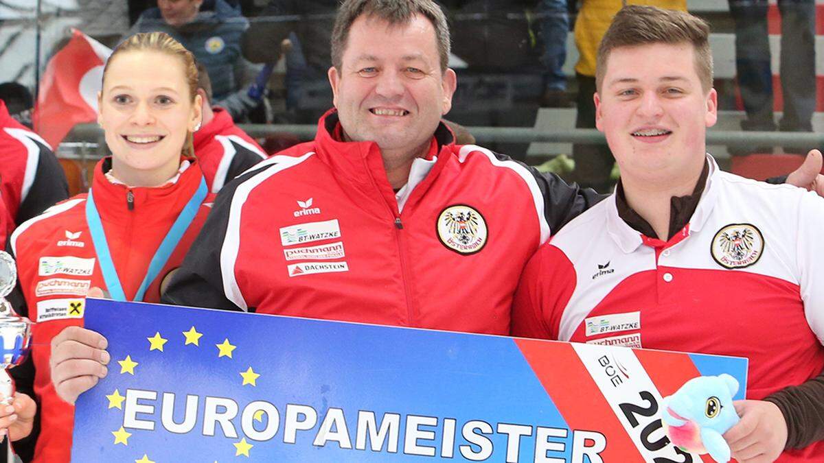 Die strahlenden EM-Medaillengewinner: Julia Omelko und Michael Regenfelder jun. (rechts)