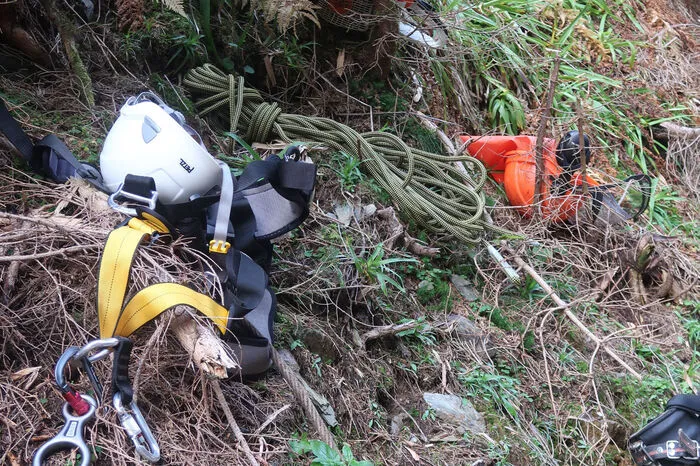 Die Ausrüstung zum Fällen der Bergfichte lag schon bereit.