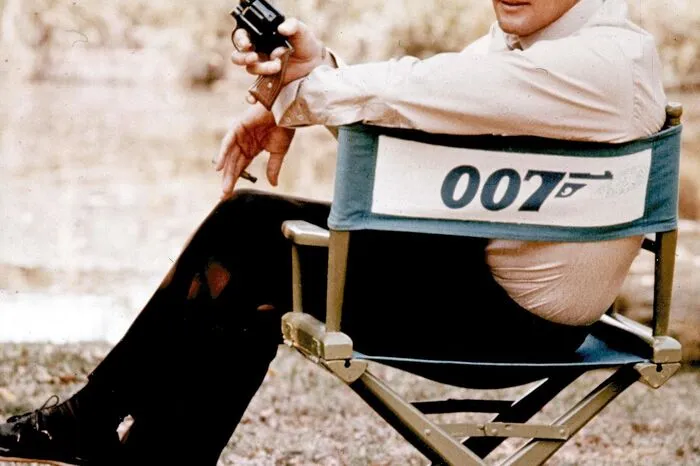 Vor allem durch eine Rolle wurde er zur Legende: in den 1970er und 1980er Jahren verkörperte er in sieben Filmen den britischen Geheimagenten James Bond - und natürlich auch das Sexsymbol.