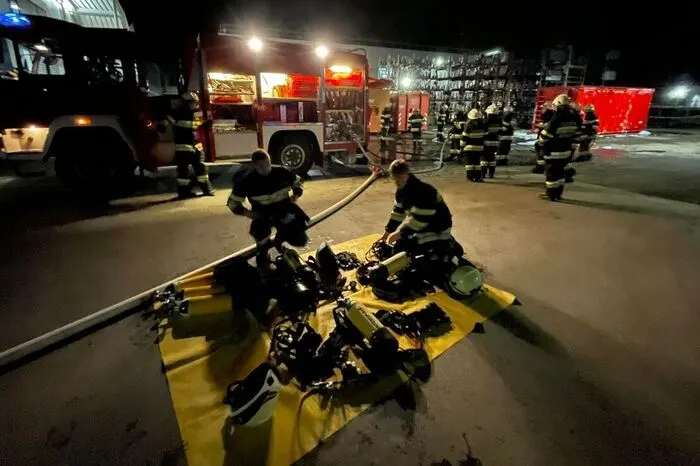 26 Kameradinnen und Kameraden der FF Untergrossau waren im Einsatz, die FF Sinabelkirchen wurde zur Unterstützung alarmiert. Die Polizei war ebenso vor Ort.