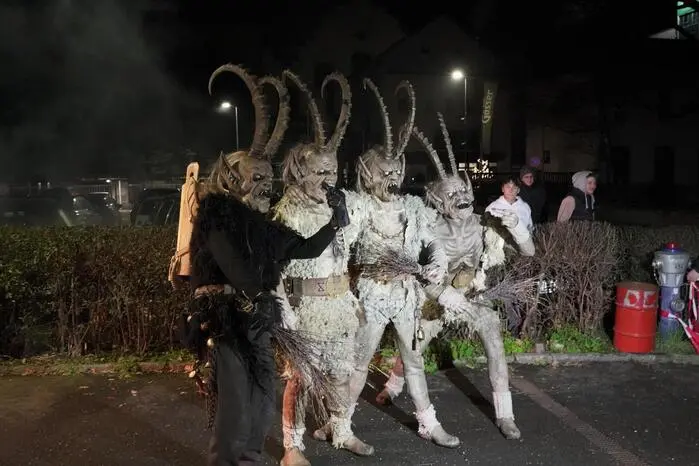An dem stimmungsvollen Event nahmen vier Gruppen teil: die D’stodlstoaba, die Kraubather Raubteifl, die Stefaner Bergwerksteufeln und die Freiensteiner Teifl.

