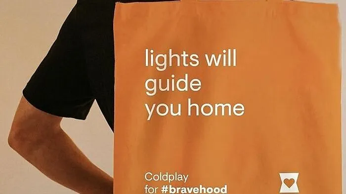Die Lyrics internationaler Künstler zieren die Produkte von #bravehood