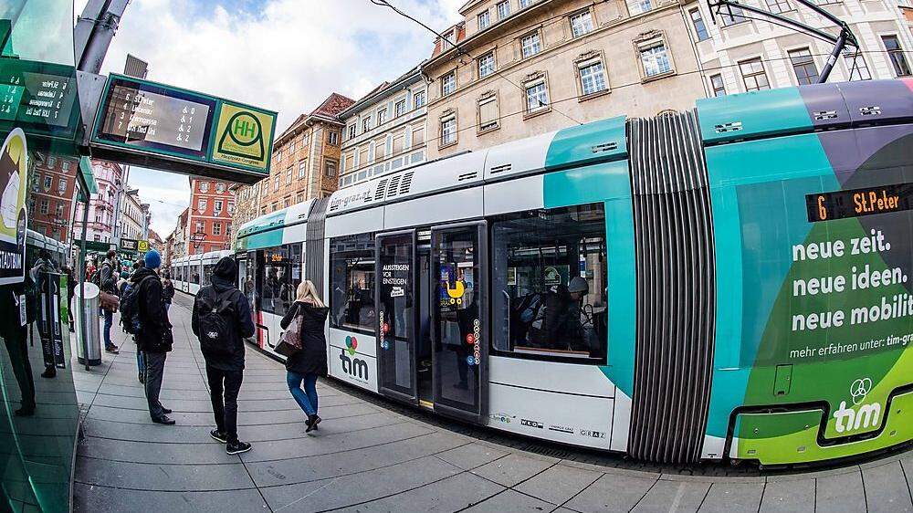 Straßenbahn am Grazer Hauptplatz