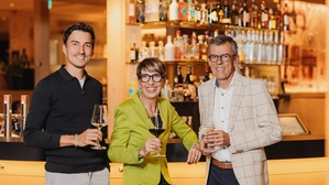 Familie Pölzl, Hotel SeeRose Ossiacher See, Bodensdorf | Familie Pölzl freut sich über die Auszeichnung als beliebtestes Hotel in Kärnten