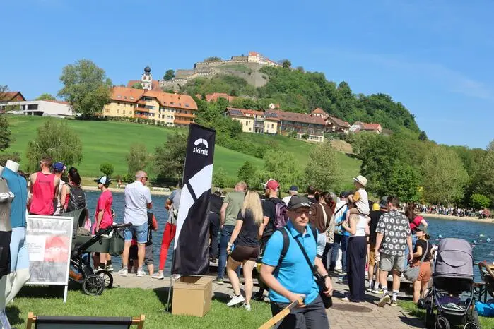 Die mächtige Burganlage bot bei Kaiserwetter eine beeindruckende Kulisse für die Sportlerinnen und Sportler, ... 