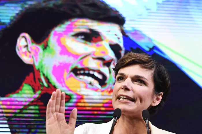 Überzeugt zeigte sie sich, dass im Wahlkampf der SPÖ die richtigen Themen angesprochen wurden. "Es waren die richtigen Themen, es sind die richtigen Themen - und es werden die richtigen Themen sein."