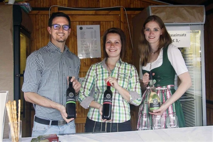 und erlesenen Weinsorten genossen..