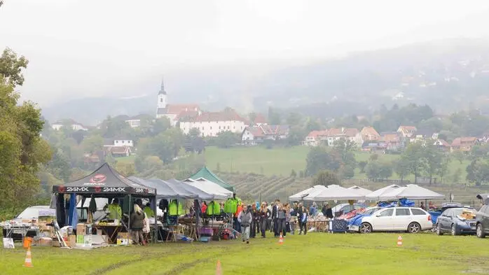 Am Samstag, dem 28. September, fand am Ostufer des Stubenbergsees erneut der große Flohmarkt statt – organisiert von megaflohmarkt.net.