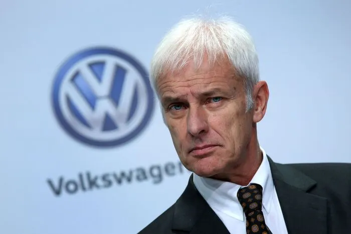 Als Chef von Porsche war Matthias Müller ziemlich entspannt. Als Boss des Volkswagen-Konzerns hat sich seine Lebensqualität drastisch verschlechtert: Müller bekam heuer für alles, was in Verbindung mit Dieselgate passierte, das Fett ab. Und das war nicht wenig.  