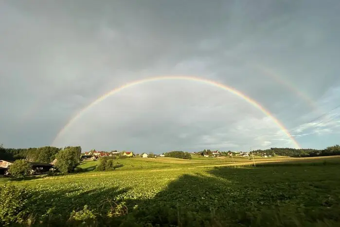 Ein doppelter Regenbogen in der Nähe von Frauental an der Laßnitz
