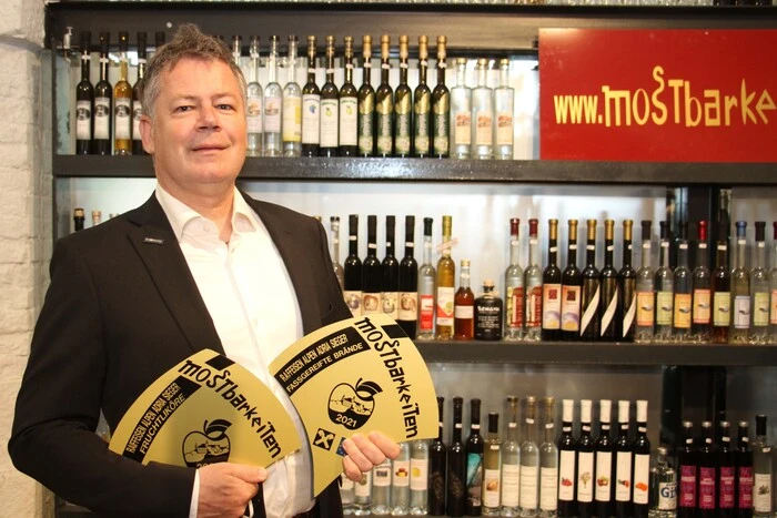 Allen voran Christian Zöchmeister aus Großhöflein im Burgenland, der sich mit seinem fassgelagerten Weinbrand und seinem Weichsellikör gleich zwei Alpe-Adria-Sieger bescherte.