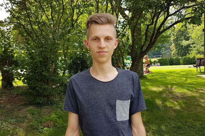 "Ich mache zurzeit keinen Ferialjob, da ich den Großteil dieser Sommerferien damit verbracht habe und verbringen werde meine Vorwissenschaftliche Arbeit fertigzustellen. Außerdem bin ich Sportler und möchte mich in meinen Ferien hauptsächlich dem Sport widmen. Die letzten Tage habe ich aber ein erstes Mal in die Kleine Zeitung Redaktion, als freier Mitarbeiter, hineingeschnuppert und äußerst positive Einblicke in das Leben eines Redakteurs bekommen."
