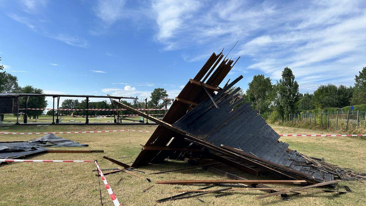 Im Golfclub riss der Sturm die Driving-Range auseinander