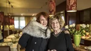 Hildegard Hofstätter (rechts) mit Tochter Sissi im Jahr 2018