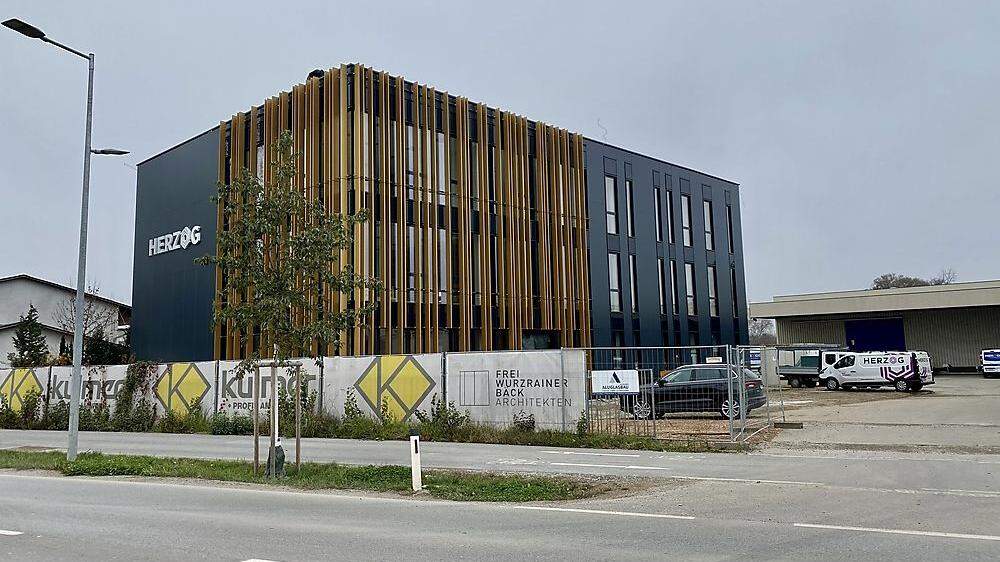 Das neue, noch nicht ganz fertige Bürogebäude in Graz