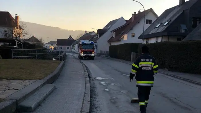 In den Nachmittagsstunden des 22. Jänners war die FF Voitsberg wegen einer Ölspur in der Zangtalerstraße alarmiert worden.