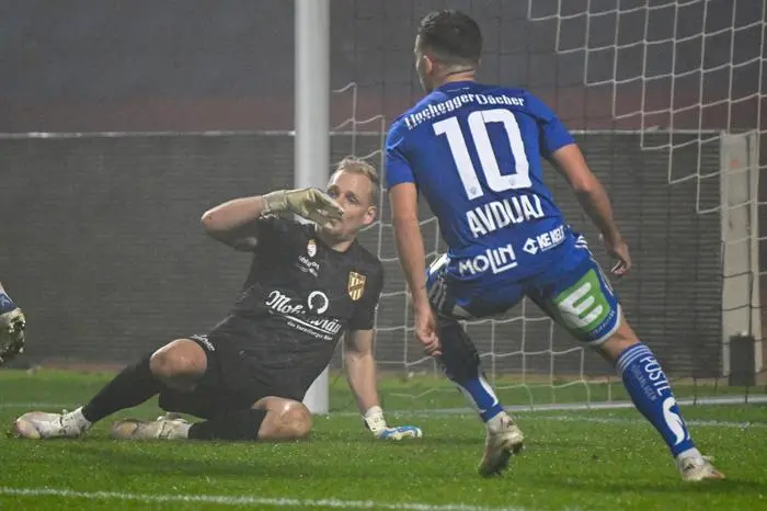 BREGENZ,AUSTRIA,29.OCT.24 - SOCCER - UNIQA OEFB Cup, round of 16, SC Austria Lustenau vs TSV Hartberg. Image shows Domenik Schierl (A.Lustenau) and Donis Avdijaj (Hartberg).
Photo: GEPA pictures/ Oliver Lerch