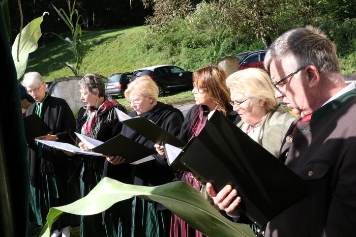 Für die musikalische Umrahmung sorgte der Gemischte Chor Ossiach (Foto) unter der Leitung von Alois Gaggl sowie Daniela Hain auf der Flöte. 