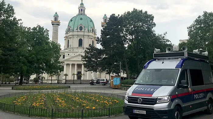 Das Platzverbot am Karlsplatz und im Resselpark wurde Sonntagfrüh wieder aufgehoben.