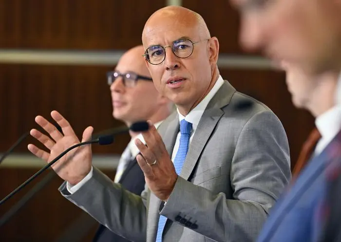 ABD0029_20250626 - WIEN - ÖSTERREICH: Wifo-Chef Gabriel Felbermayr am Donnerstag, 26. Juni 2025, im Rahmen einer Pressekonferenz von Wirtschaftsforschungsinstitut (WIFO) und Institut für Höhere Studien (IHS) zum Thema 