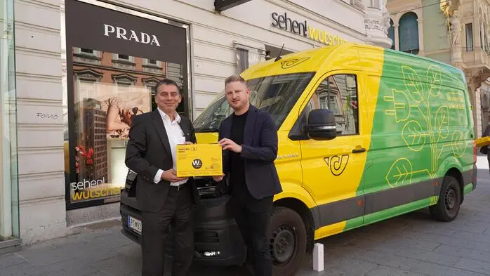 Starten am 23. August mit der Sonntagszustellung in Graz: Post-Vorstand Peter Umundum und Wutscher-CEO Fritz Wutscher