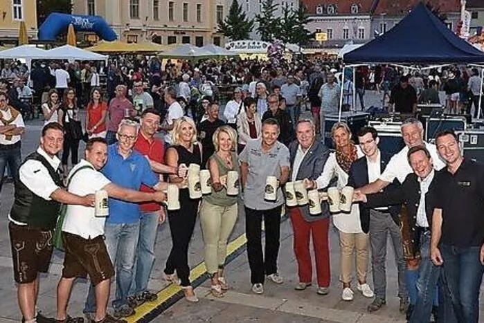 Die Stadt strich die Subvention, damit ist das Brucker Stadtfest nach 26 Jahren Geschichte. Aber man sucht noch nach Alternativen. Am Dienstag war Brucks Bürgermeister Peter Koch bei Landeshauptmann-Stv. Michael Schickhofer – und bekam 15.000 Euro für das Stadtfest.