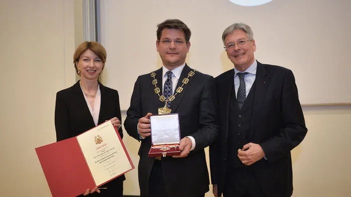 Am 21. Jänner 1970 beschloss die Bundesregierung die Gründung der Hochschule für Bildungswissenschaften in Klagenfurt.