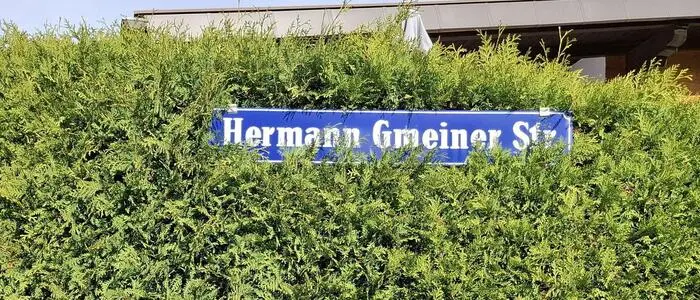 Ein Straßenschild mit der Aufschrift „Hermann Gmeiner Str.“, in Klagenfurt beantragt der Bürgermeister eine Umbenennung