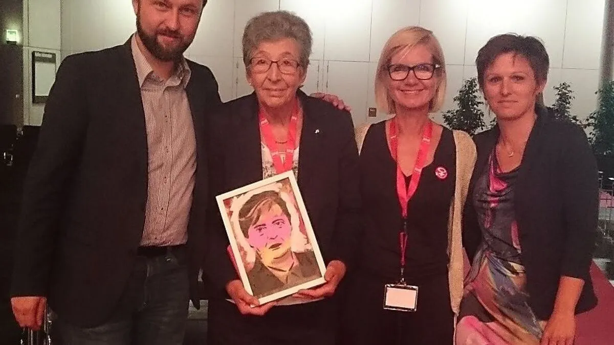 Grete Gruber (2.v.l) wurde mit dem Johanna Dohnal-Preis ausgezeichnet